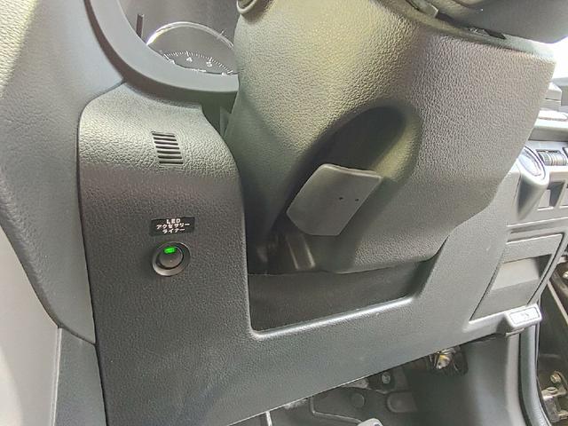 フォレスター Ｓ－リミテッド　夏冬タイヤ付　スターター　ドラレコ　ＢＴ付フルセグナビ　両席パワーシート　４ＷＤ　ＥＴＣ　バックカメラ　オートクルーズコントロール　レーンアシスト　パワーシート　ＨＩＤ　スマートキー（33枚目）