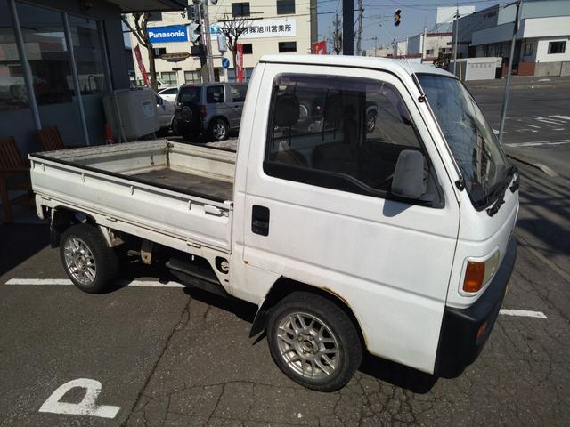 ベースグレード　４ＷＤ　軽トラック　ＭＴ　アルミホイール(3枚目)