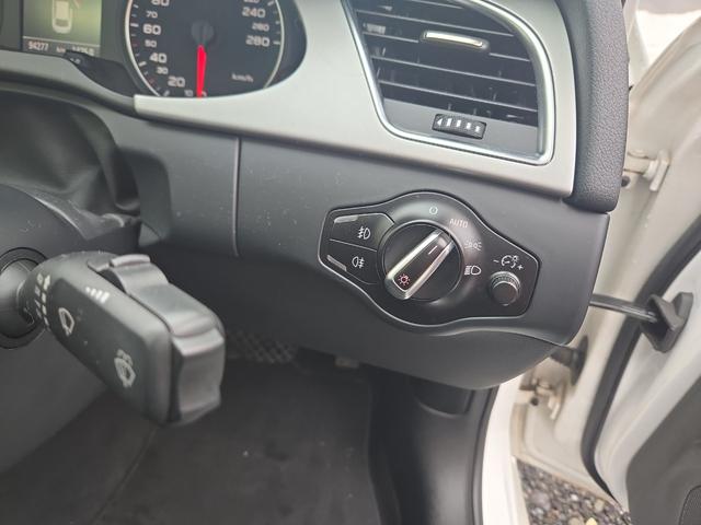 Ａ４ ２．０ＴＦＳＩクワトロ　４ＷＤ　ナビ　アルミホイール　オートライト　ＨＩＤ　ＡＴ　シートヒーター　スマートキー　電動格納ミラー　盗難防止システム　パワーシート　ＣＤ　ＡＢＳ　エアコン　パワーステアリング　パワーウィンドウ（6枚目）