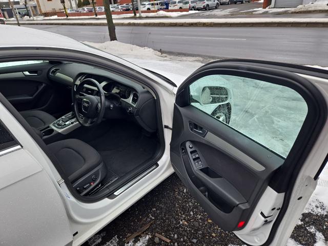 Ａ４ ２．０ＴＦＳＩクワトロ　４ＷＤ　ナビ　アルミホイール　オートライト　ＨＩＤ　ＡＴ　シートヒーター　スマートキー　電動格納ミラー　盗難防止システム　パワーシート　ＣＤ　ＡＢＳ　エアコン　パワーステアリング　パワーウィンドウ（8枚目）