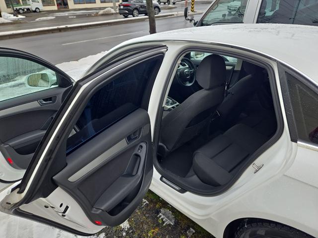 Ａ４ ２．０ＴＦＳＩクワトロ　４ＷＤ　ナビ　アルミホイール　オートライト　ＨＩＤ　ＡＴ　シートヒーター　スマートキー　電動格納ミラー　盗難防止システム　パワーシート　ＣＤ　ＡＢＳ　エアコン　パワーステアリング　パワーウィンドウ（11枚目）