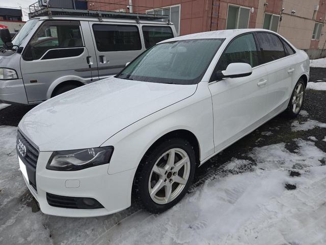 Ａ４ ２．０ＴＦＳＩクワトロ　４ＷＤ　ナビ　アルミホイール　オートライト　ＨＩＤ　ＡＴ　シートヒーター　スマートキー　電動格納ミラー　盗難防止システム　パワーシート　ＣＤ　ＡＢＳ　エアコン　パワーステアリング　パワーウィンドウ（12枚目）