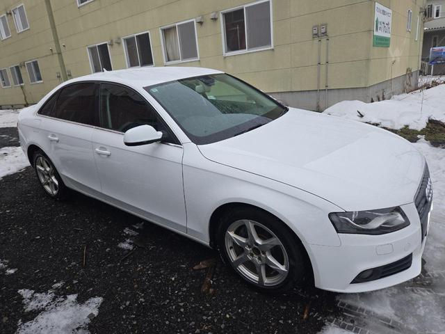 Ａ４ ２．０ＴＦＳＩクワトロ　４ＷＤ　ナビ　アルミホイール　オートライト　ＨＩＤ　ＡＴ　シートヒーター　スマートキー　電動格納ミラー　盗難防止システム　パワーシート　ＣＤ　ＡＢＳ　エアコン　パワーステアリング　パワーウィンドウ（14枚目）