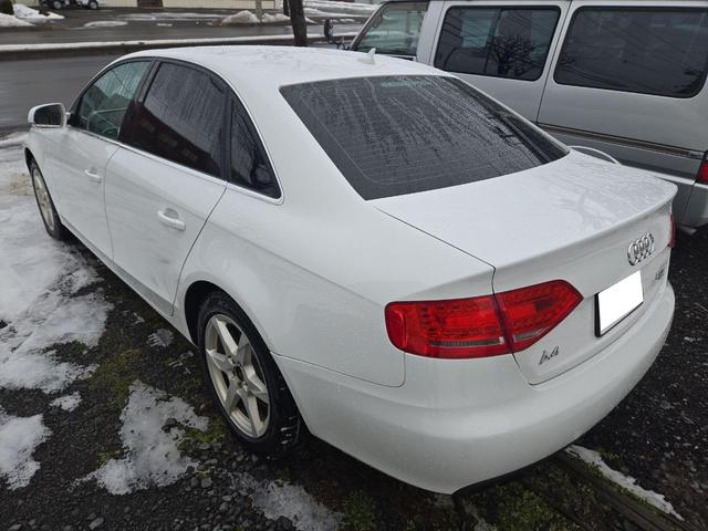Ａ４ ２．０ＴＦＳＩクワトロ　４ＷＤ　ナビ　アルミホイール　オートライト　ＨＩＤ　ＡＴ　シートヒーター　スマートキー　電動格納ミラー　盗難防止システム　パワーシート　ＣＤ　ＡＢＳ　エアコン　パワーステアリング　パワーウィンドウ（17枚目）