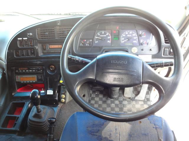 ギガ 　２０ｔ車　２デフ　深ダンプ（13枚目）