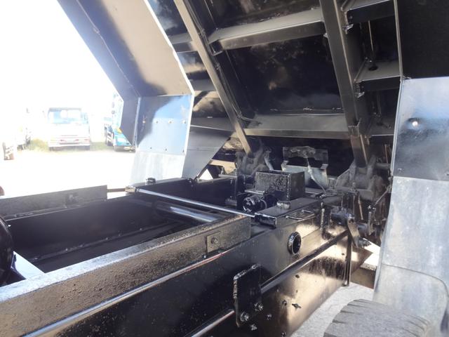ギガ 　２０ｔ車　２デフ　深ダンプ（25枚目）