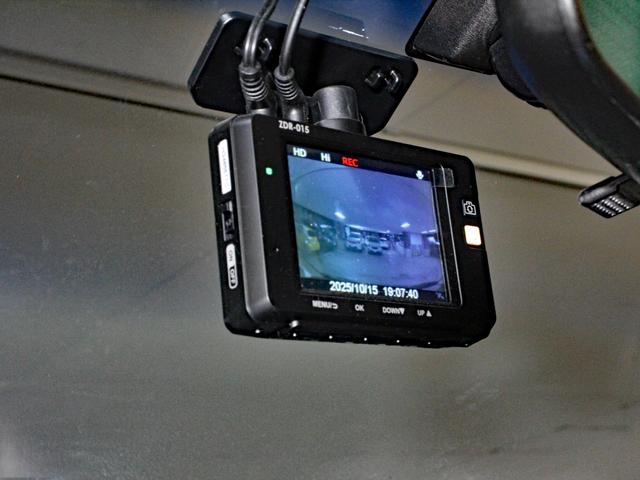 デリカＤ：５ Ｄ　パワーパッケージ　本州仕入　ディーゼルターボ　フロントスキットバー　チッピンググリル　寒冷地仕様　両側電動スライドドア　前席シートヒーター　バックカメラ　フルセグナビ　前後ドラレコ　スマートキー　オープンカントリー（7枚目）