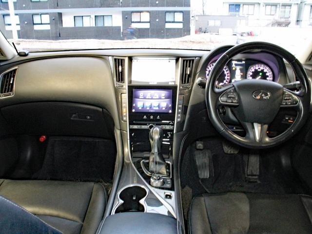 スカイライン ３５０ＧＴ　ＦＯＵＲ　ハイブリッド　タイプＰ　４ＷＤ　本州仕入　全周囲モニター　本革シート　電動シート　前席シートヒーター　クリアランスソナー　バックモニター　純正ナビ　エマージェンシーブレーキ　ＬＥＤヘッドライト　フォグランプ　レーダークルーズ（3枚目）