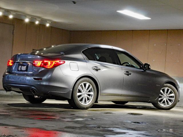 スカイライン ３５０ＧＴ　ＦＯＵＲ　ハイブリッド　タイプＰ　４ＷＤ　本州仕入　全周囲モニター　本革シート　電動シート　前席シートヒーター　クリアランスソナー　バックモニター　純正ナビ　エマージェンシーブレーキ　ＬＥＤヘッドライト　フォグランプ　レーダークルーズ（19枚目）