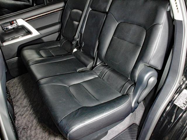 【後部座席】後部座席もゆったりと座れるスペースが確保できます！！足元も広々しております☆大人数でのお出かけも会話が弾みますね♪