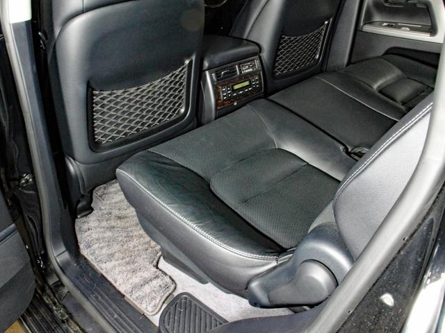 【後部座席】後部座席もゆったりと座れるスペースが確保できます！！足元も広々しております☆大人数でのお出かけも会話が弾みますね♪