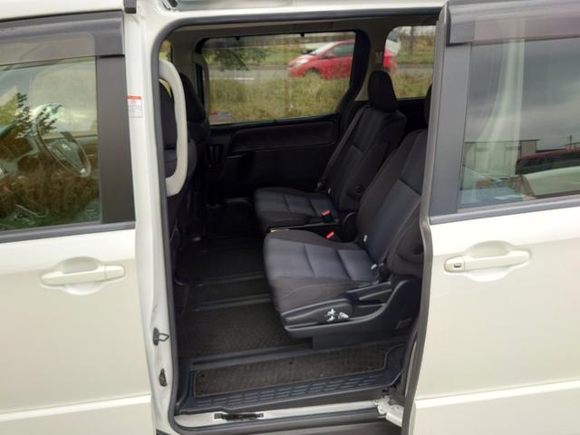 ノア Ｓｉ　４ＷＤ　大画面９型ナビＴＶ　ＢＴ　Ｂカメラ　ＥＴＣ　ＬＥＤライト　両側パワースライドドア　７人乗り　寒冷地仕様（43枚目）