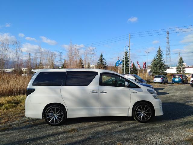 ヴェルファイアハイブリッド ＺＲ　Ｇエディション　ハイブリッド４ＷＤ　ＰＶＭ　純正ナビＢＴ対応　全方位カメラ　フリップダウンモニター　リアヒーター　ツインサンルーフ　本革シート　両側パワスラ　Ｐバックドア　クルコン　寒冷地仕様　２０インチＡＷ（4枚目）