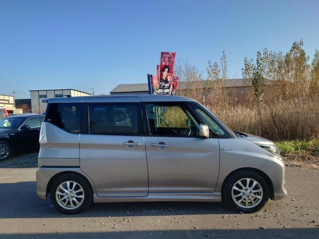 デリカＤ：２ カスタムハイブリッドＭＶ　全方位カメラパッケージ　ハイブリッド４ＷＤ　衝突軽減装置　７型ワイドナビＴＶ　全方位カメラ　ブルートゥース　両側パワスラ　クルコン　シートヒーター　ミラーヒーター　オートエアコン　ドラレコ　ＥＴＣ　パドルシフト（4枚目）