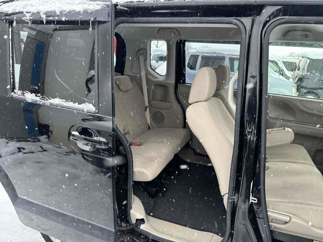 Ｎ－ＢＯＸ Ｇ　４ＷＤ　ＥＴＣ　両側スライドドア　ナビ　ＴＶ　スマートキー　アイドリングストップ　電動格納ミラー　ベンチシート　ＣＶＴ　盗難防止システム　ＡＢＳ　ＥＳＣ　ＣＤ　ＤＶＤ再生　ＵＳＢ（15枚目）