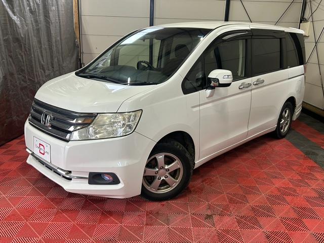 ステップワゴン G コンフォートセレクション 4WD キーレス スマートキー アイドリングストップ 衝突安全ボディ 盗難防止システム 3列シート フルフラット ウォークスルー パワーステアリング パワーウィンドウ ABS(2枚目)