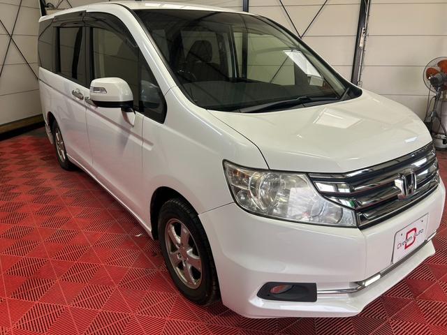 ステップワゴン G コンフォートセレクション 4WD キーレス スマートキー アイドリングストップ 衝突安全ボディ 盗難防止システム 3列シート フルフラット ウォークスルー パワーステアリング パワーウィンドウ ABS(4枚目)