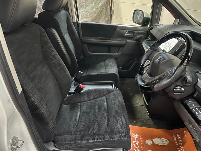 ステップワゴン G コンフォートセレクション 4WD キーレス スマートキー アイドリングストップ 衝突安全ボディ 盗難防止システム 3列シート フルフラット ウォークスルー パワーステアリング パワーウィンドウ ABS(11枚目)