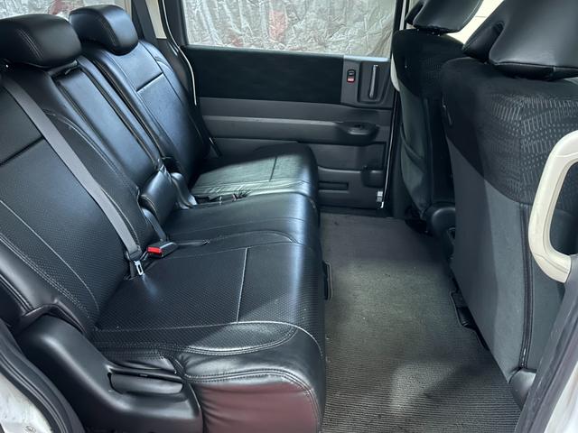 ステップワゴン G コンフォートセレクション 4WD キーレス スマートキー アイドリングストップ 衝突安全ボディ 盗難防止システム 3列シート フルフラット ウォークスルー パワーステアリング パワーウィンドウ ABS(14枚目)