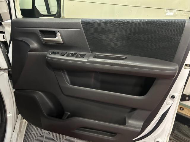 ステップワゴン G コンフォートセレクション 4WD キーレス スマートキー アイドリングストップ 衝突安全ボディ 盗難防止システム 3列シート フルフラット ウォークスルー パワーステアリング パワーウィンドウ ABS(15枚目)