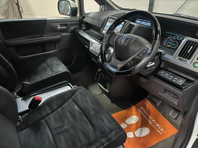 ステップワゴン G コンフォートセレクション 4WD キーレス スマートキー アイドリングストップ 衝突安全ボディ 盗難防止システム 3列シート フルフラット ウォークスルー パワーステアリング パワーウィンドウ ABS(30枚目)