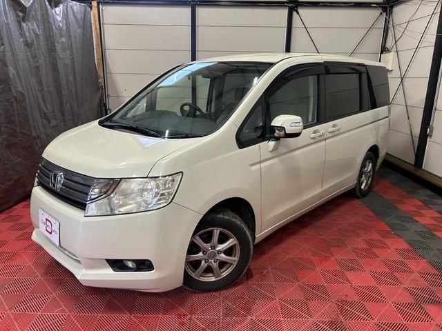 ステップワゴン G HIDエディション 4WD HID キーレス 盗難防止システム 衝突安全ボディ 3列シート フルフラット ウォークスルー HID エアバッグ(運転席・助手席) パワーウィンドウ パワーステアリング(2枚目)