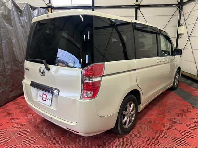 ステップワゴン G HIDエディション 4WD HID キーレス 盗難防止システム 衝突安全ボディ 3列シート フルフラット ウォークスルー HID エアバッグ(運転席・助手席) パワーウィンドウ パワーステアリング(6枚目)