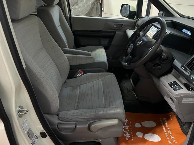 ステップワゴン G HIDエディション 4WD HID キーレス 盗難防止システム 衝突安全ボディ 3列シート フルフラット ウォークスルー HID エアバッグ(運転席・助手席) パワーウィンドウ パワーステアリング(11枚目)
