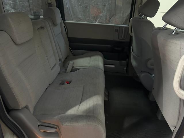 ステップワゴン G HIDエディション 4WD HID キーレス 盗難防止システム 衝突安全ボディ 3列シート フルフラット ウォークスルー HID エアバッグ(運転席・助手席) パワーウィンドウ パワーステアリング(13枚目)