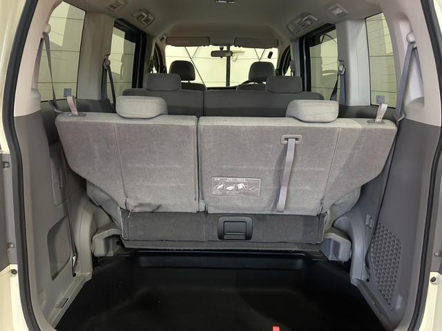 ステップワゴン G HIDエディション 4WD HID キーレス 盗難防止システム 衝突安全ボディ 3列シート フルフラット ウォークスルー HID エアバッグ(運転席・助手席) パワーウィンドウ パワーステアリング(14枚目)