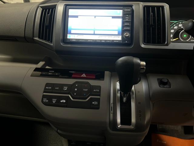 ステップワゴン G HIDエディション 4WD HID キーレス 盗難防止システム 衝突安全ボディ 3列シート フルフラット ウォークスルー HID エアバッグ(運転席・助手席) パワーウィンドウ パワーステアリング(23枚目)