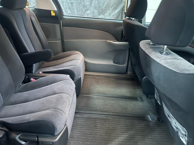 エスティマ 2.4アエラス Gエディション 4WD キーレス スマートキー ETC 盗難防止システム 衝突安全ボディ 3列シート フルフラット オットマン HID パワーステアリング パワーウィンドウ エアバッグ(運転席・助手席)(18枚目)