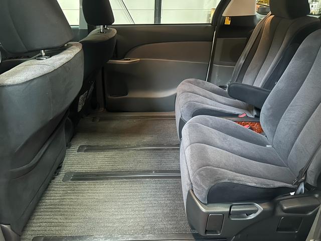 エスティマ 2.4アエラス Gエディション 4WD キーレス スマートキー ETC 盗難防止システム 衝突安全ボディ 3列シート フルフラット オットマン HID パワーステアリング パワーウィンドウ エアバッグ(運転席・助手席)(19枚目)