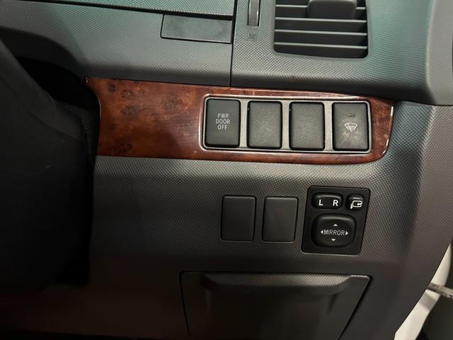 エスティマ 2.4アエラス Gエディション 4WD キーレス スマートキー ETC 盗難防止システム 衝突安全ボディ 3列シート フルフラット オットマン HID パワーステアリング パワーウィンドウ エアバッグ(運転席・助手席)(28枚目)