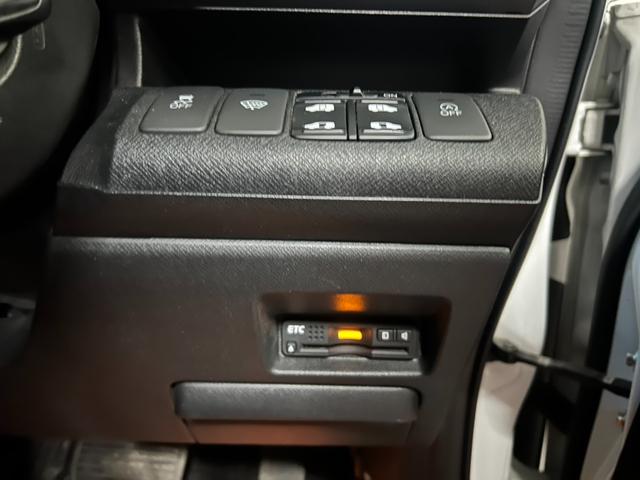 ステップワゴンスパーダ Z 4WD 盗難防止システム 衝突安全ボディ パワーウィンドウ パワーウィンドウ パワーステアリング エアバッグ(運転席・助手席) ダブルエアコン AAC ABS(27枚目)