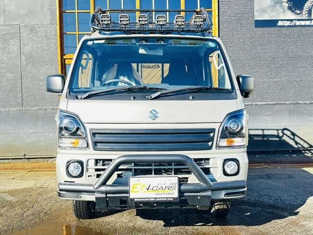 スーパーキャリイ Xリミテッド 届出済未使用車/EN-リフトアップカスタム/2.2インチリフトアップ/強化コイル/マッドスターATタイヤ/PPXアルミ/しし狩りバンパー/ルーフラックバー/LEDワークライト/LEDテール/荷台マット(4枚目)