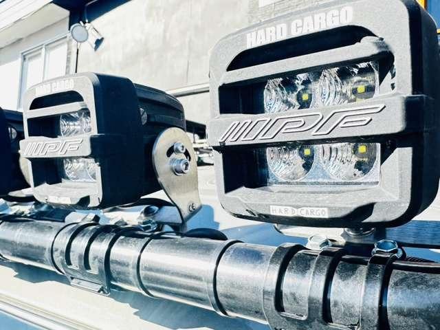 スーパーキャリイ Xリミテッド 届出済未使用車/EN-リフトアップカスタム/2.2インチリフトアップ/強化コイル/マッドスターATタイヤ/PPXアルミ/しし狩りバンパー/ルーフラックバー/LEDワークライト/LEDテール/荷台マット(14枚目)