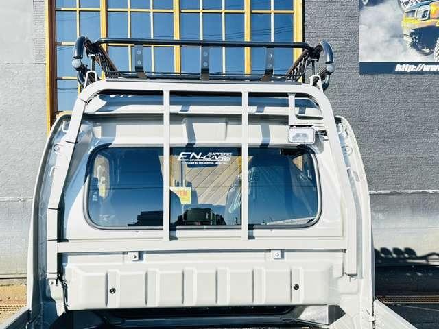 スーパーキャリイ Xリミテッド 届出済未使用車/EN-リフトアップカスタム/2.2インチリフトアップ/強化コイル/マッドスターATタイヤ/PPXアルミ/しし狩りバンパー/ルーフラックバー/LEDワークライト/LEDテール/荷台マット(18枚目)