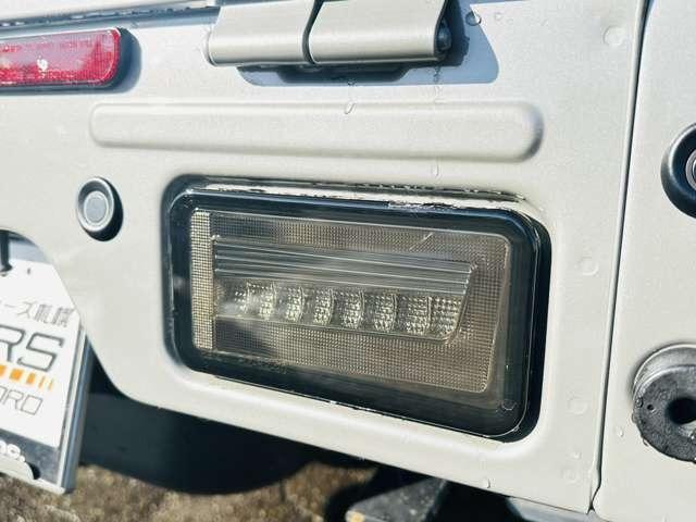 スーパーキャリイ Xリミテッド 届出済未使用車/EN-リフトアップカスタム/2.2インチリフトアップ/強化コイル/マッドスターATタイヤ/PPXアルミ/しし狩りバンパー/ルーフラックバー/LEDワークライト/LEDテール/荷台マット(22枚目)