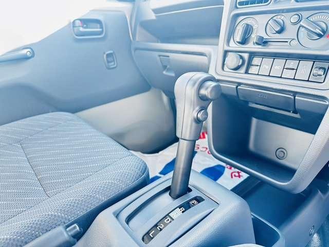 スーパーキャリイ Xリミテッド 届出済未使用車/EN-リフトアップカスタム/2.2インチリフトアップ/強化コイル/マッドスターATタイヤ/PPXアルミ/しし狩りバンパー/ルーフラックバー/LEDワークライト/LEDテール/荷台マット(31枚目)