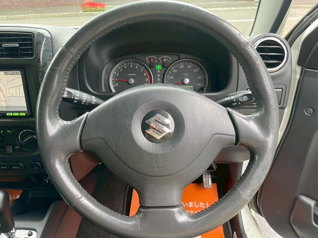 ジムニー ランドベンチャー　４ＷＤ　バックカメラ　ナビ　アルミホイール　キーレスエントリー　電動格納ミラー　シートヒーター　ＡＴ　衝突安全ボディ　ＡＢＳ　エアコン　パワーステアリング　パワーウィンドウ　運転席エアバッグ（3枚目）