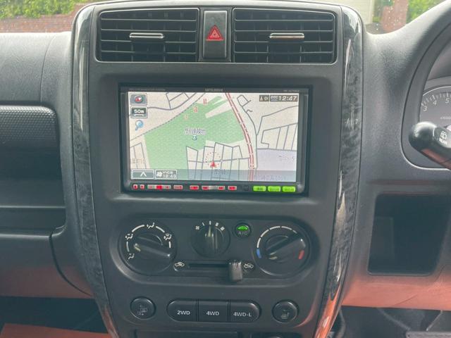 ジムニー ランドベンチャー　４ＷＤ　バックカメラ　ナビ　アルミホイール　キーレスエントリー　電動格納ミラー　シートヒーター　ＡＴ　衝突安全ボディ　ＡＢＳ　エアコン　パワーステアリング　パワーウィンドウ　運転席エアバッグ（4枚目）