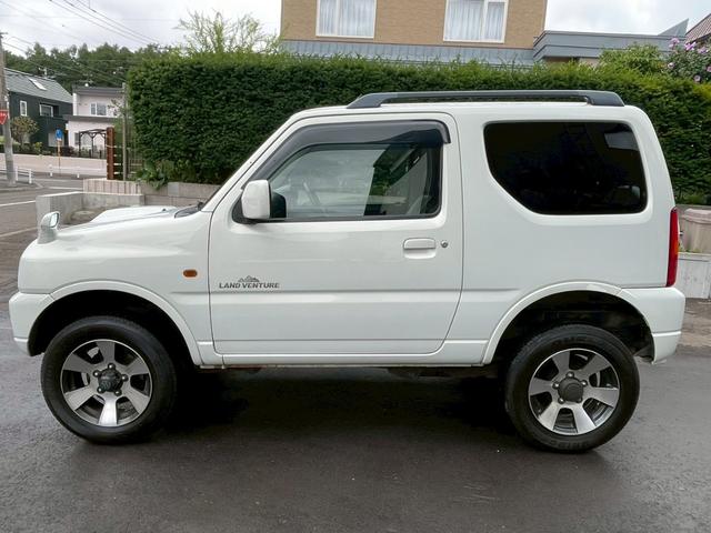 ジムニー ランドベンチャー　４ＷＤ　バックカメラ　ナビ　アルミホイール　キーレスエントリー　電動格納ミラー　シートヒーター　ＡＴ　衝突安全ボディ　ＡＢＳ　エアコン　パワーステアリング　パワーウィンドウ　運転席エアバッグ（16枚目）