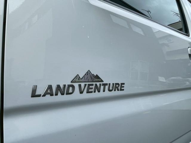 ジムニー ランドベンチャー　４ＷＤ　バックカメラ　ナビ　アルミホイール　キーレスエントリー　電動格納ミラー　シートヒーター　ＡＴ　衝突安全ボディ　ＡＢＳ　エアコン　パワーステアリング　パワーウィンドウ　運転席エアバッグ（18枚目）