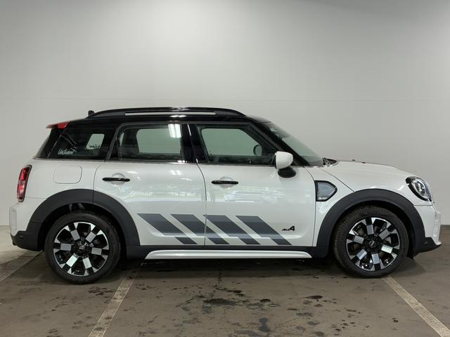 ＭＩＮＩ クーパーＳＤ　クロスオーバーオール４アンテイムドＥＤ　特別仕様車／シートヒーター／ハーマンカードン／ライビングアシストＰ／ＡｐｐｌｅＣａｒＰｌａｙ／ブラックエクステリア／電動リアゲート／ＬＥＤヘッドライト／ワイヤレスチャージング／クルコン（5枚目）
