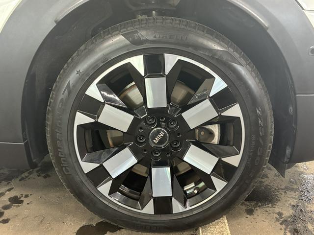 ＭＩＮＩ クーパーＳＤ　クロスオーバーオール４アンテイムドＥＤ　特別仕様車／シートヒーター／ハーマンカードン／ライビングアシストＰ／ＡｐｐｌｅＣａｒＰｌａｙ／ブラックエクステリア／電動リアゲート／ＬＥＤヘッドライト／ワイヤレスチャージング／クルコン（11枚目）