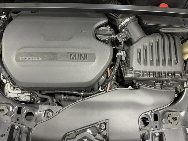 ＭＩＮＩ クーパーＳＤ　クロスオーバーオール４アンテイムドＥＤ　特別仕様車／シートヒーター／ハーマンカードン／ライビングアシストＰ／ＡｐｐｌｅＣａｒＰｌａｙ／ブラックエクステリア／電動リアゲート／ＬＥＤヘッドライト／ワイヤレスチャージング／クルコン（14枚目）