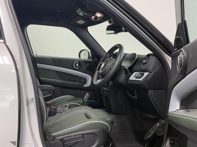 ＭＩＮＩ クーパーＳＤ　クロスオーバーオール４アンテイムドＥＤ　特別仕様車／シートヒーター／ハーマンカードン／ライビングアシストＰ／ＡｐｐｌｅＣａｒＰｌａｙ／ブラックエクステリア／電動リアゲート／ＬＥＤヘッドライト／ワイヤレスチャージング／クルコン（16枚目）
