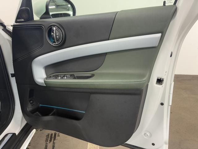 ＭＩＮＩ クーパーＳＤ　クロスオーバーオール４アンテイムドＥＤ　特別仕様車／シートヒーター／ハーマンカードン／ライビングアシストＰ／ＡｐｐｌｅＣａｒＰｌａｙ／ブラックエクステリア／電動リアゲート／ＬＥＤヘッドライト／ワイヤレスチャージング／クルコン（17枚目）