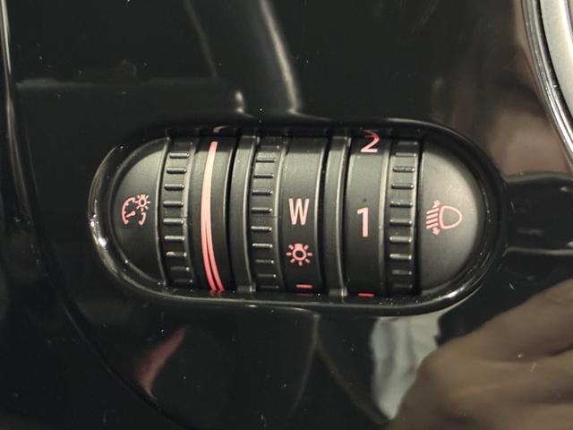 ザ・ビートル Ｒラインマイスター　特別仕様車／夏・冬タイヤ付／純正ナビ＆ＴＶ／ドラレコ／Ｂｌｕｅｔｏｏｔｈ／バイキセノンヘッドライト／シートヒーター／クルコン／リヤスポイラー／スポーツシート／エマージェンシーストップ／オートライト（30枚目）